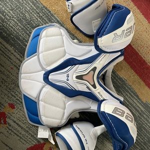 BAUER NEXUS Mens Sr. Hockey Chest plate. Lightly used.